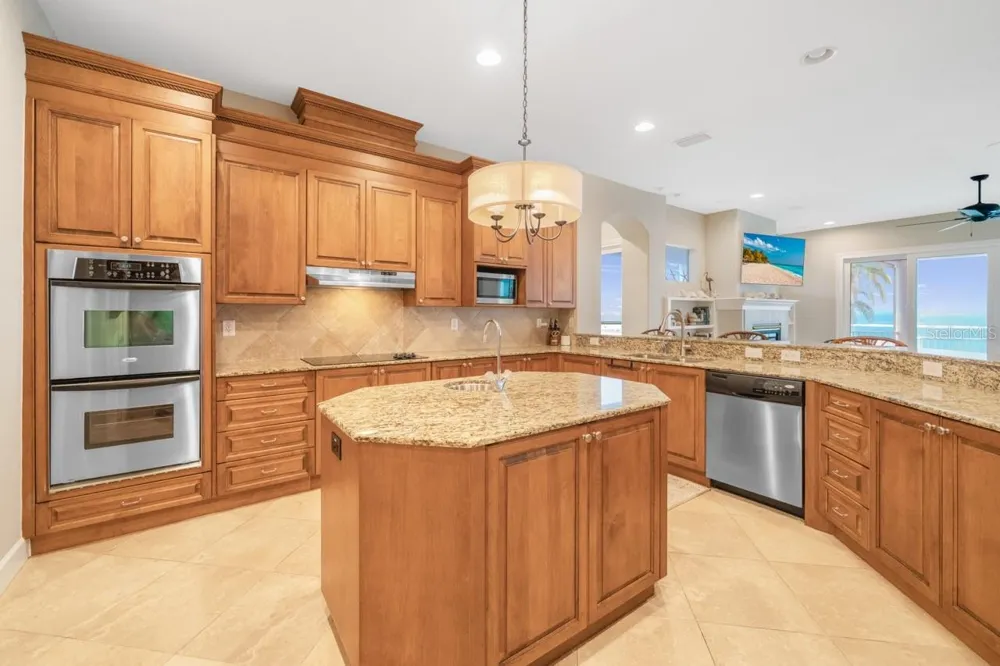 5918 BAHAMA SHORES DRIVE S St Petersburg, FL 33705