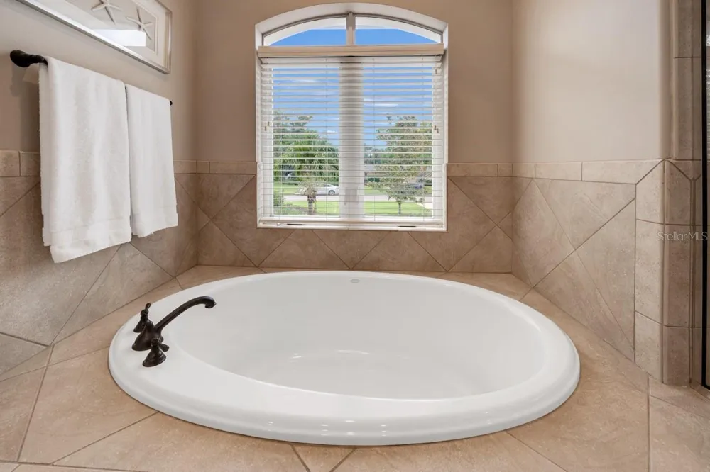5918 BAHAMA SHORES DRIVE S St Petersburg, FL 33705