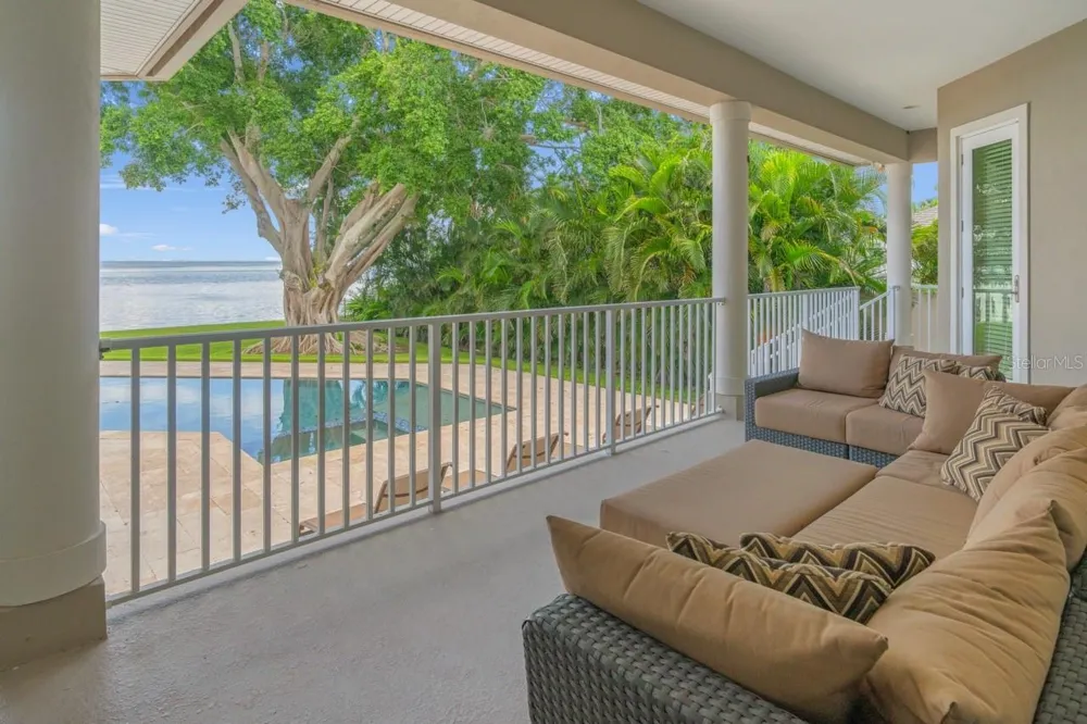 5918 BAHAMA SHORES DRIVE S St Petersburg, FL 33705