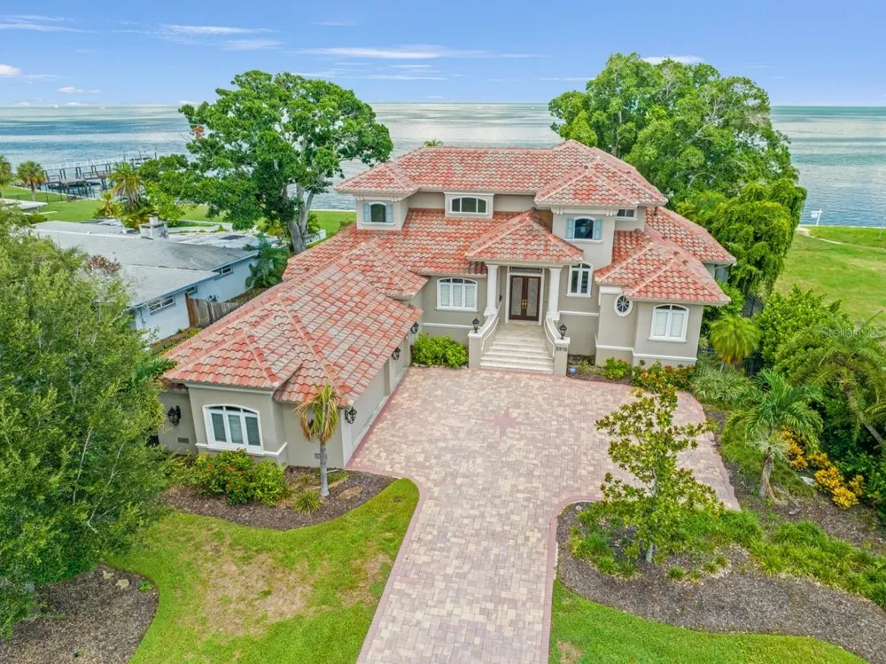 5918 BAHAMA SHORES DRIVE S St Petersburg, FL 33705