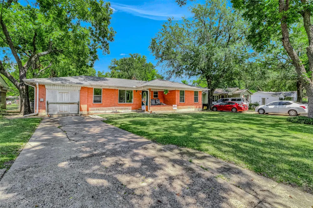 112 Oak Drive Terrell, TX 75160