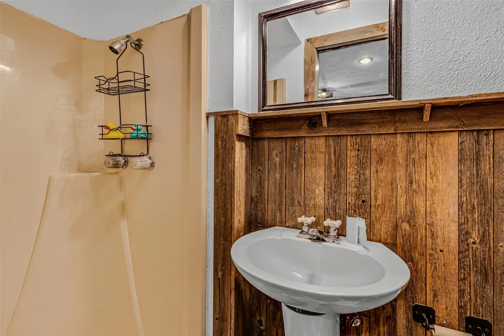 112 Oak Drive Terrell, TX 75160