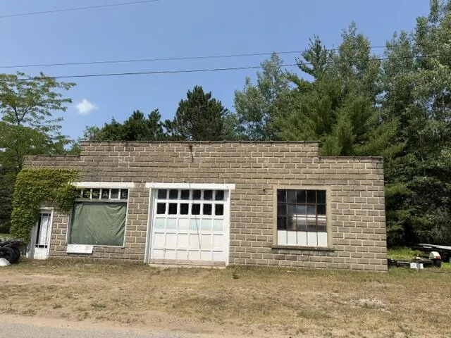 10532 Oak Street Irons, MI 49644