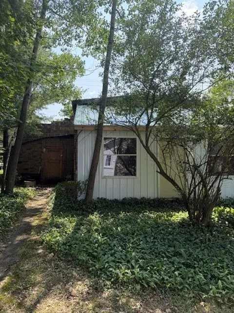 10532 Oak Street Irons, MI 49644