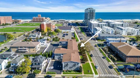 305 4th Avenue #202