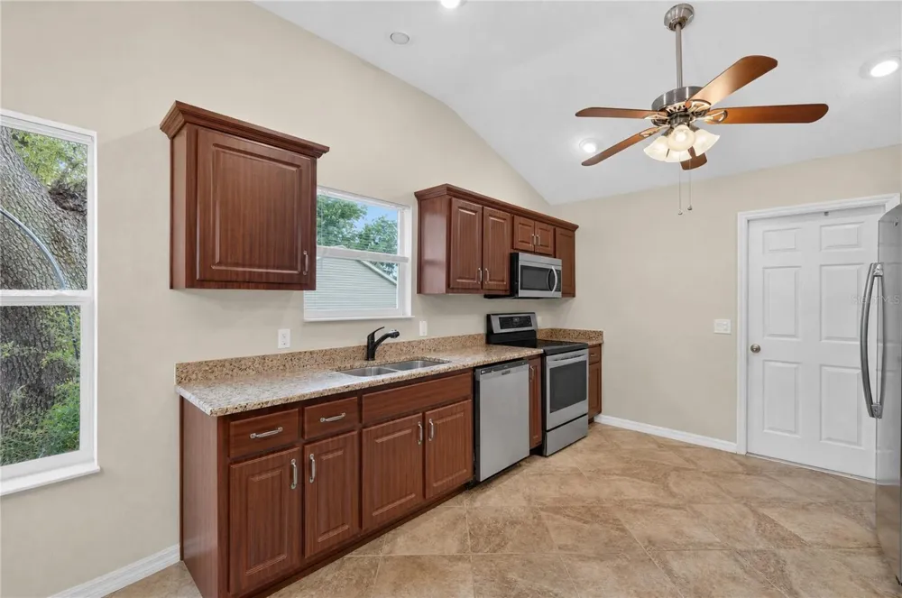 313 GONZALES PLACE Lady Lake, FL 32159