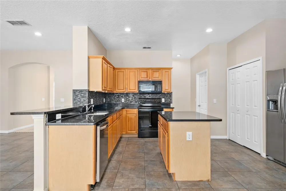 13821 AMBERLEIGH ROAD Orlando, FL 32837