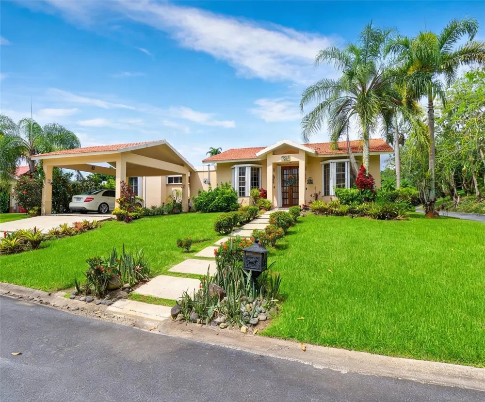 160 CAMINO DE LAS POMARROSAS URB. HACIENDA SABANERA Cidra, PR 00739