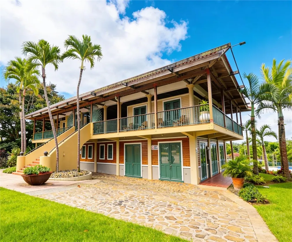160 CAMINO DE LAS POMARROSAS URB. HACIENDA SABANERA Cidra, PR 00739