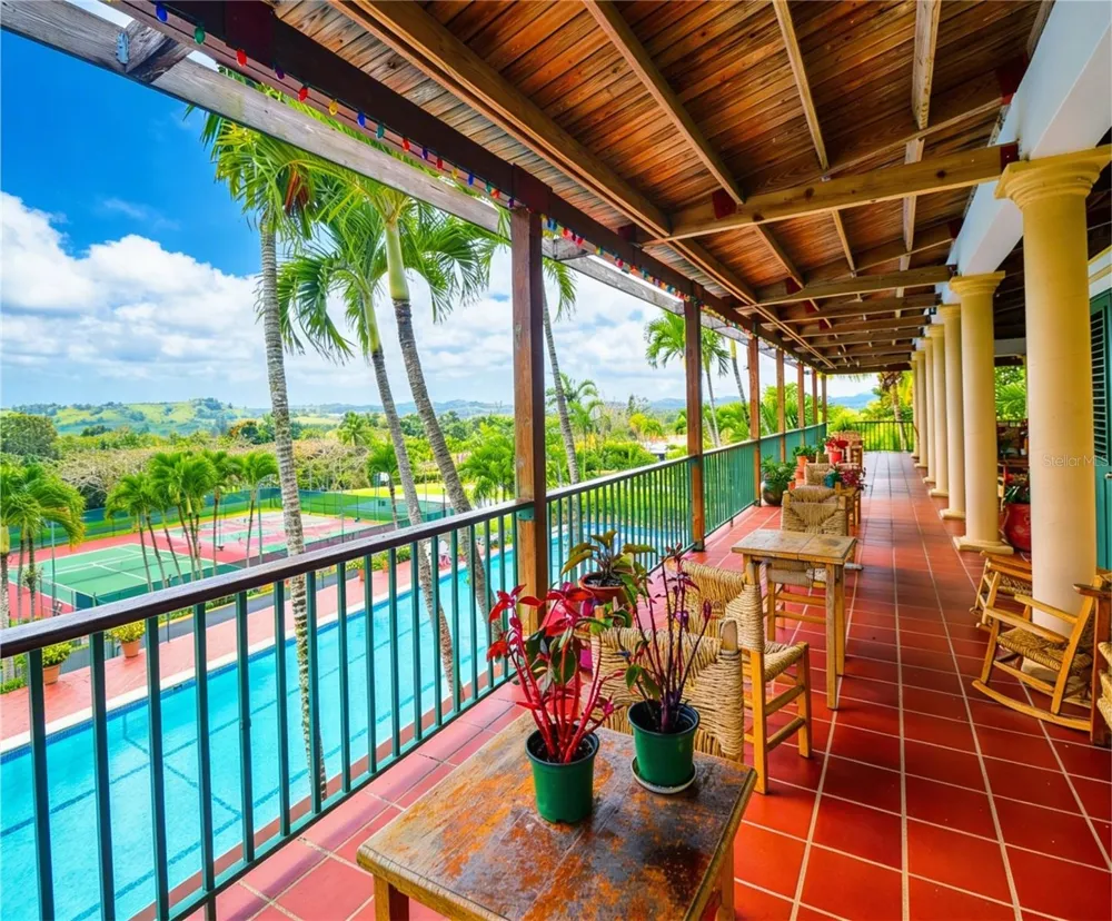 160 CAMINO DE LAS POMARROSAS URB. HACIENDA SABANERA Cidra, PR 00739