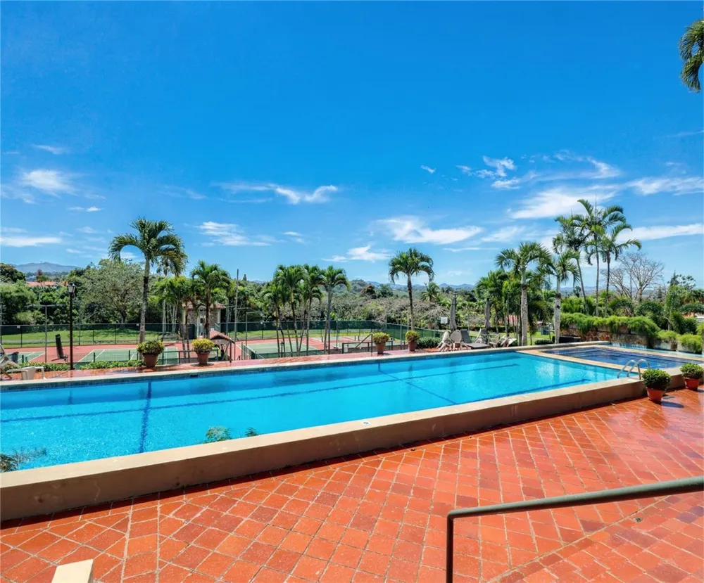 160 CAMINO DE LAS POMARROSAS URB. HACIENDA SABANERA Cidra, PR 00739