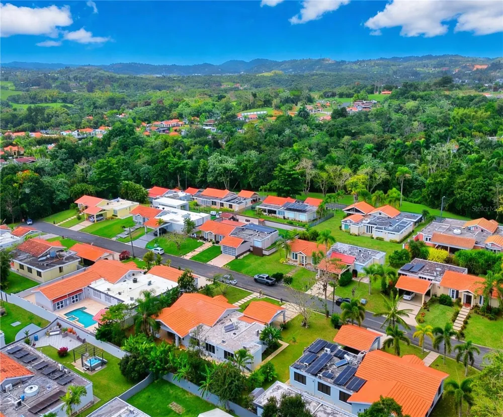 160 CAMINO DE LAS POMARROSAS URB. HACIENDA SABANERA Cidra, PR 00739