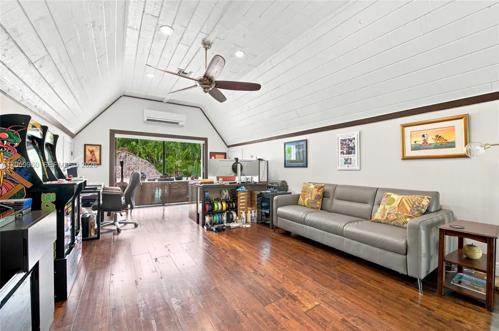 5011 Hawkhurst Ave Southwest Ranches, FL 33331