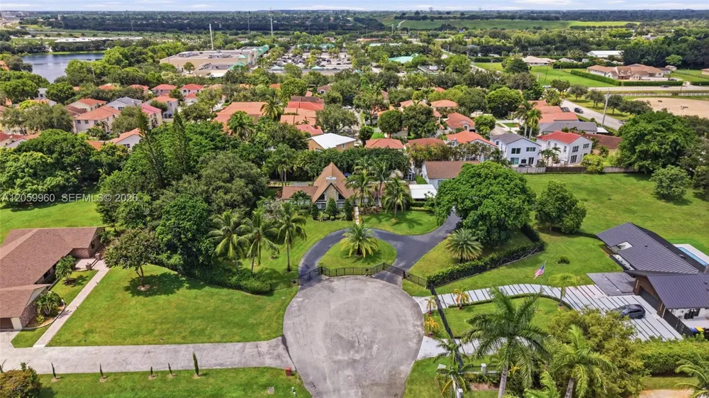 5011 Hawkhurst Ave Southwest Ranches, FL 33331