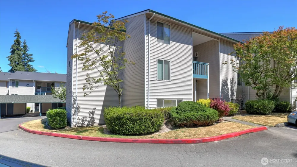 17431 Ambaum Boulevard S #D2 Burien, WA 98148