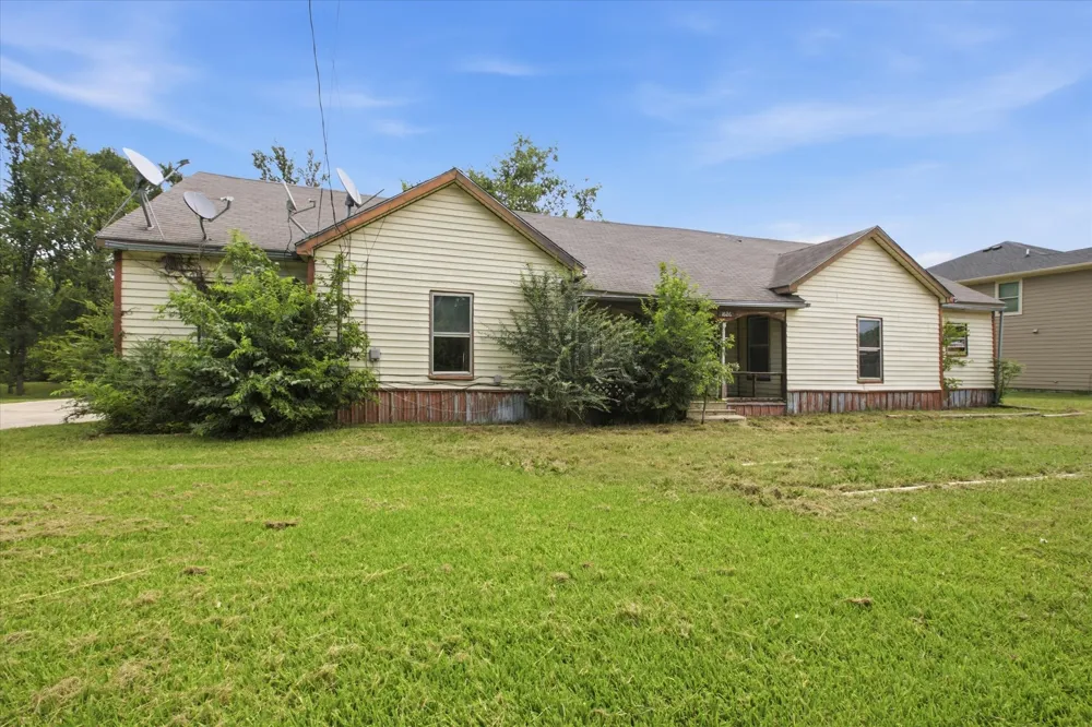1626 Kennedy Street Bonham, TX 75418