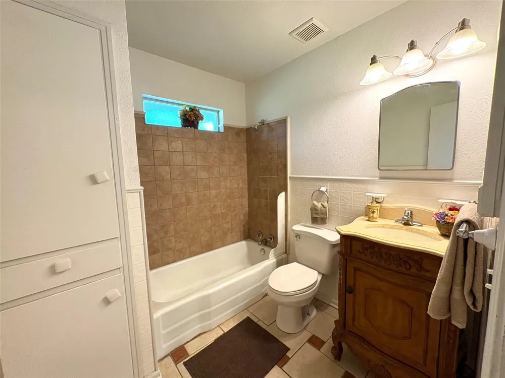 105 Calloway Hughes Springs, TX 75656