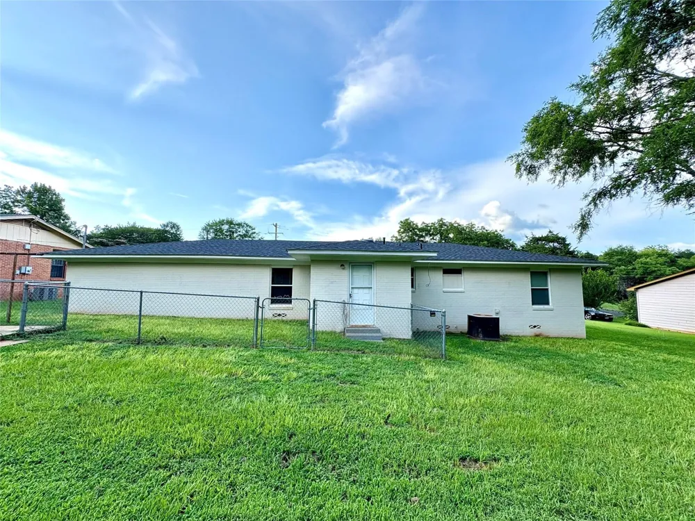 105 Calloway Hughes Springs, TX 75656