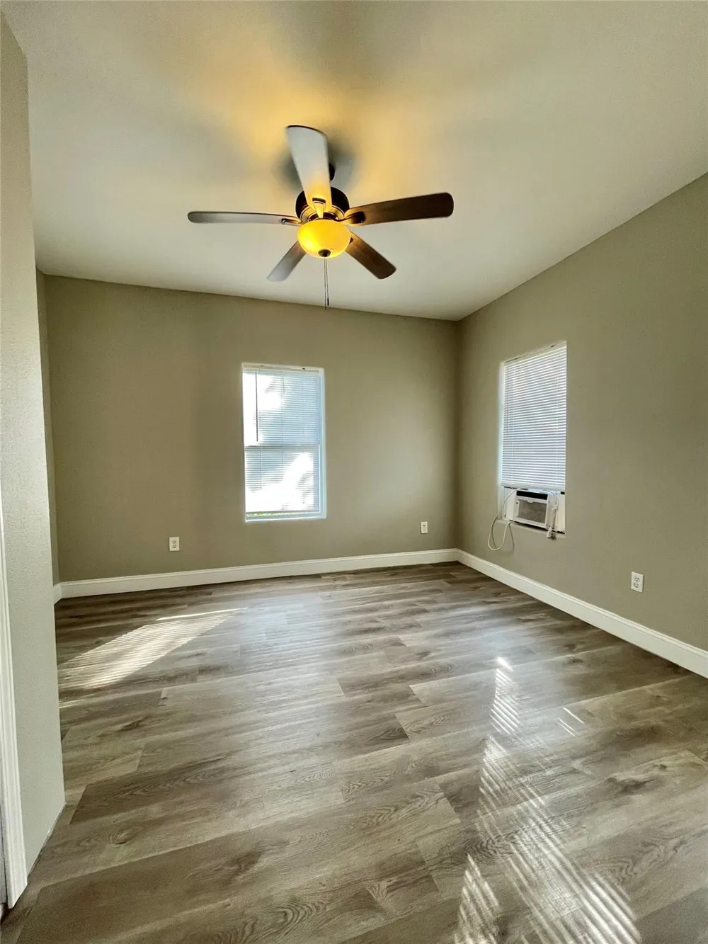 1014 W 4th Street Freeport, TX 77541