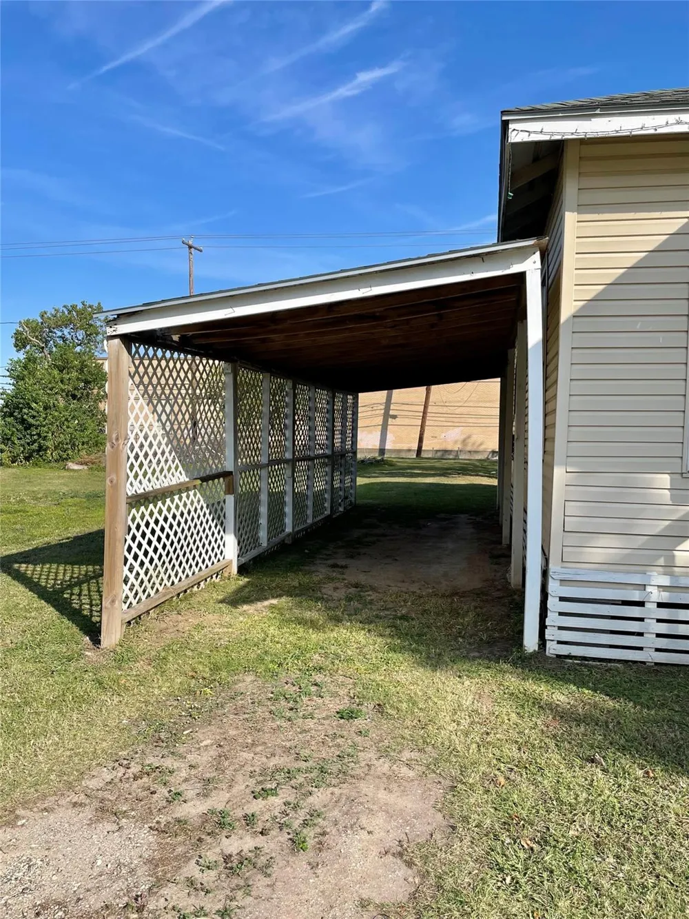 1014 W 4th Street Freeport, TX 77541
