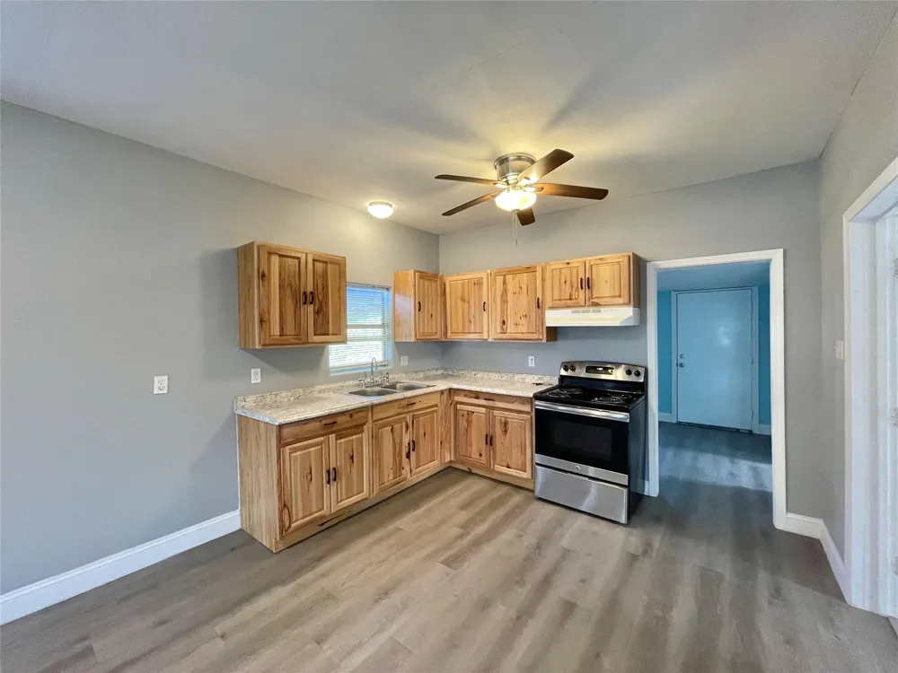 1014 W 4th Street Freeport, TX 77541