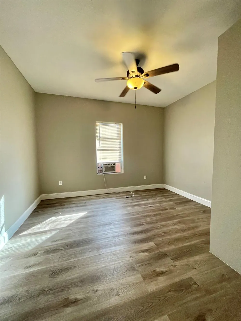 1014 W 4th Street Freeport, TX 77541