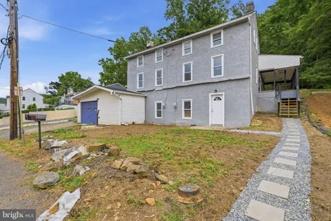 808 MAPLE LANE