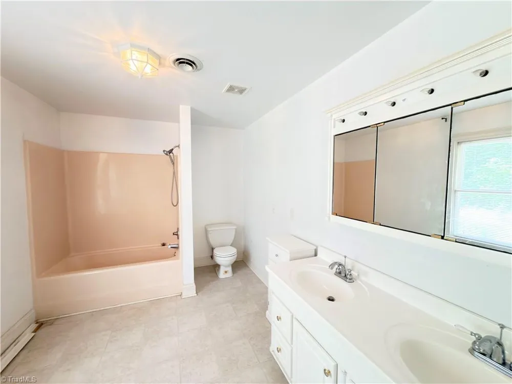 2421 Harvel School Road Yadkinville, NC 27055