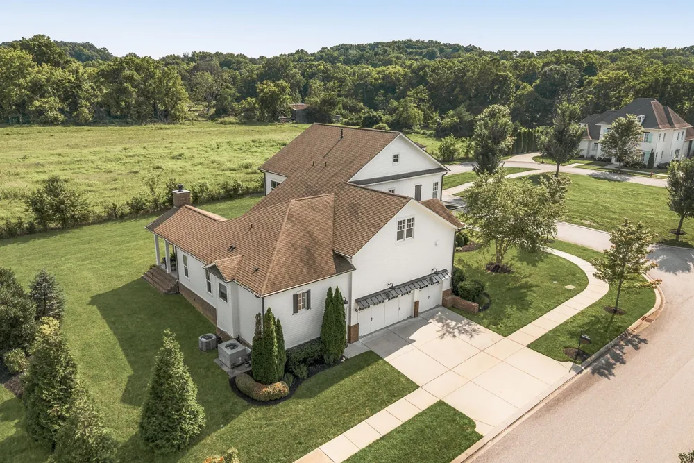 3061 Allenwood Dr Thompsons Station, TN 37179