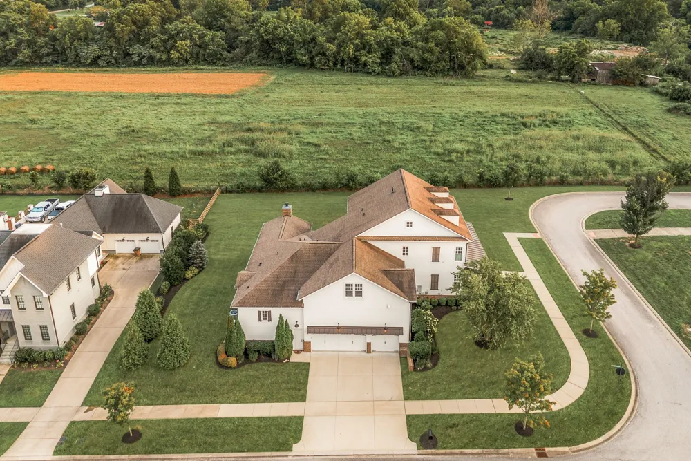 3061 Allenwood Dr Thompsons Station, TN 37179