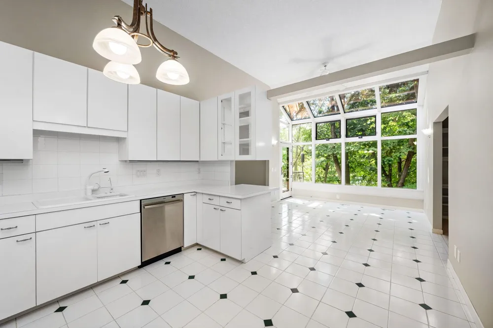 3114 County Road 101 S Wayzata, MN 55391