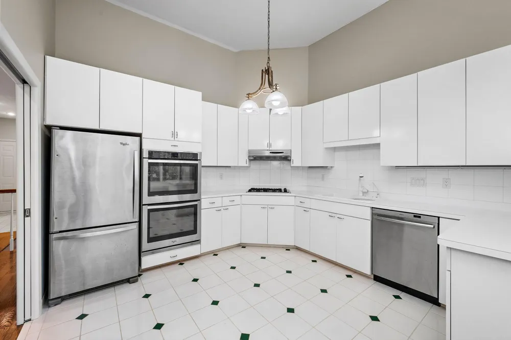3114 County Road 101 S Wayzata, MN 55391