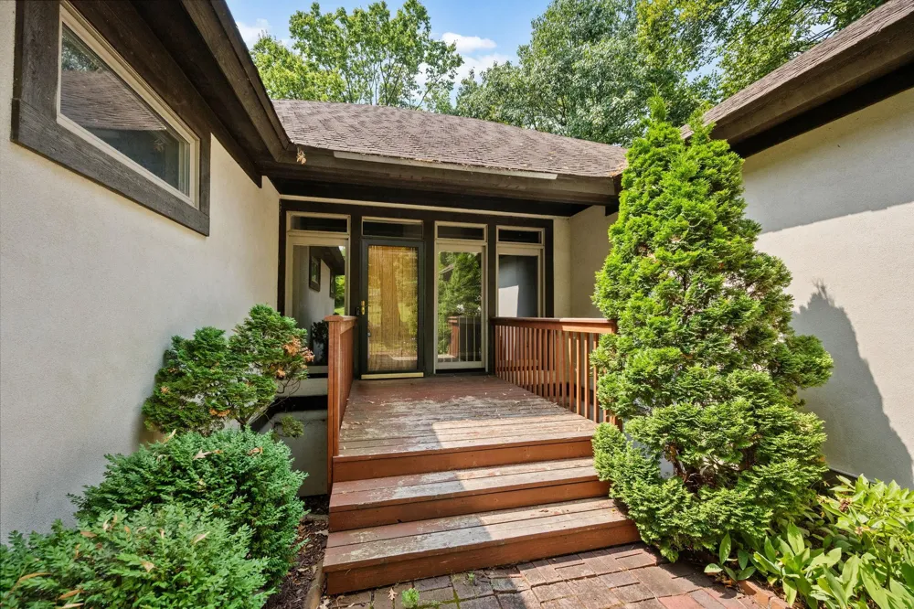 3114 County Road 101 S Wayzata, MN 55391