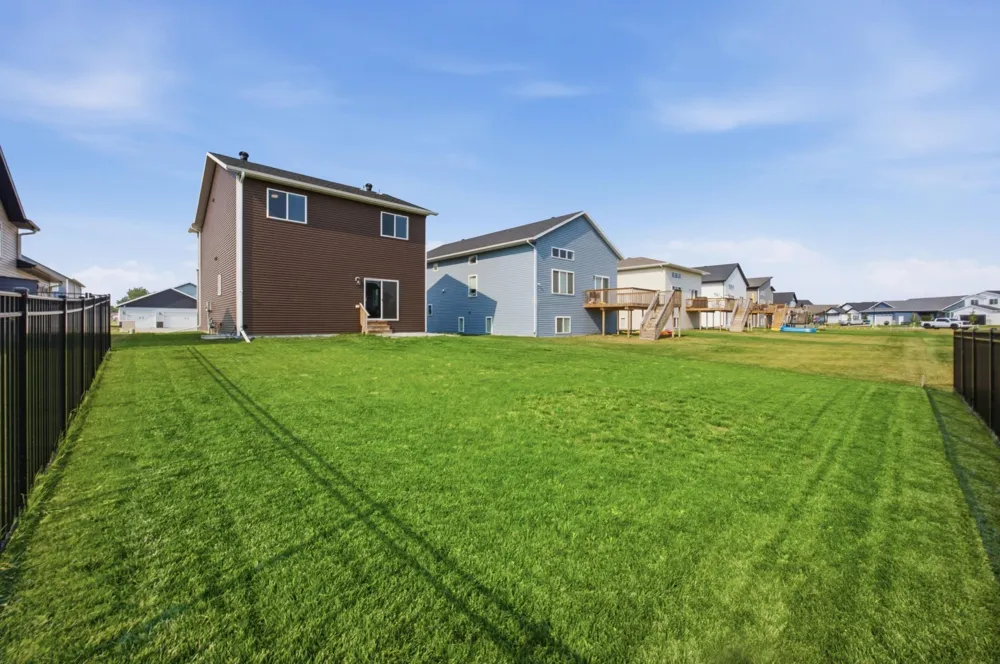 6021 78th Avenue S Horace, ND 58047