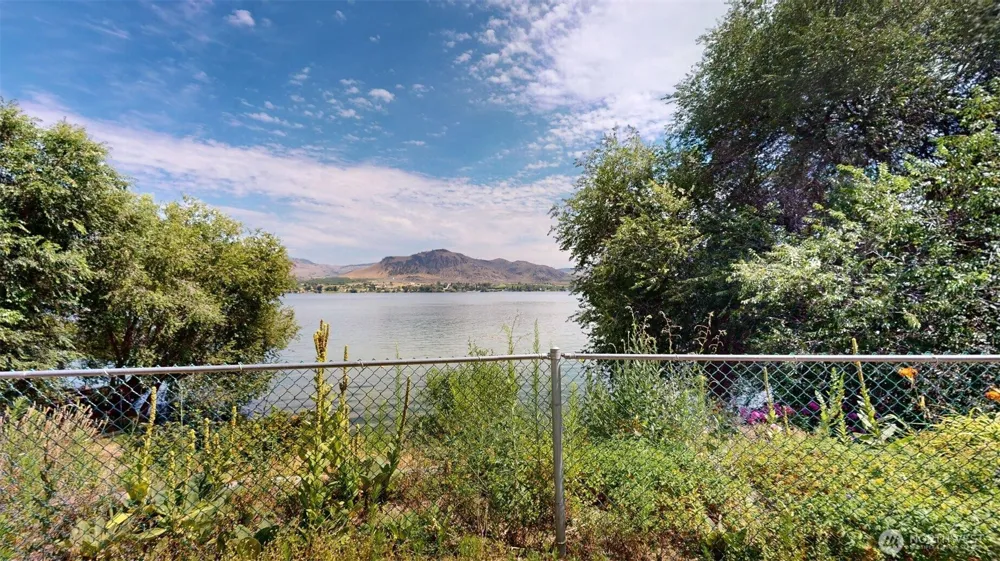 74 Westlake Oroville, WA 98844