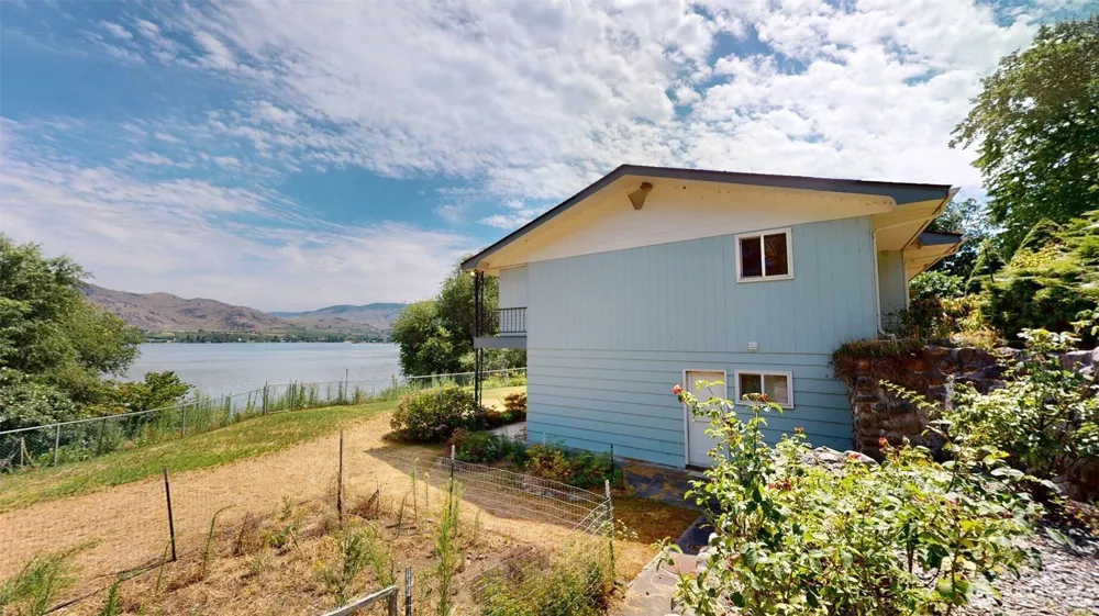74 Westlake Oroville, WA 98844