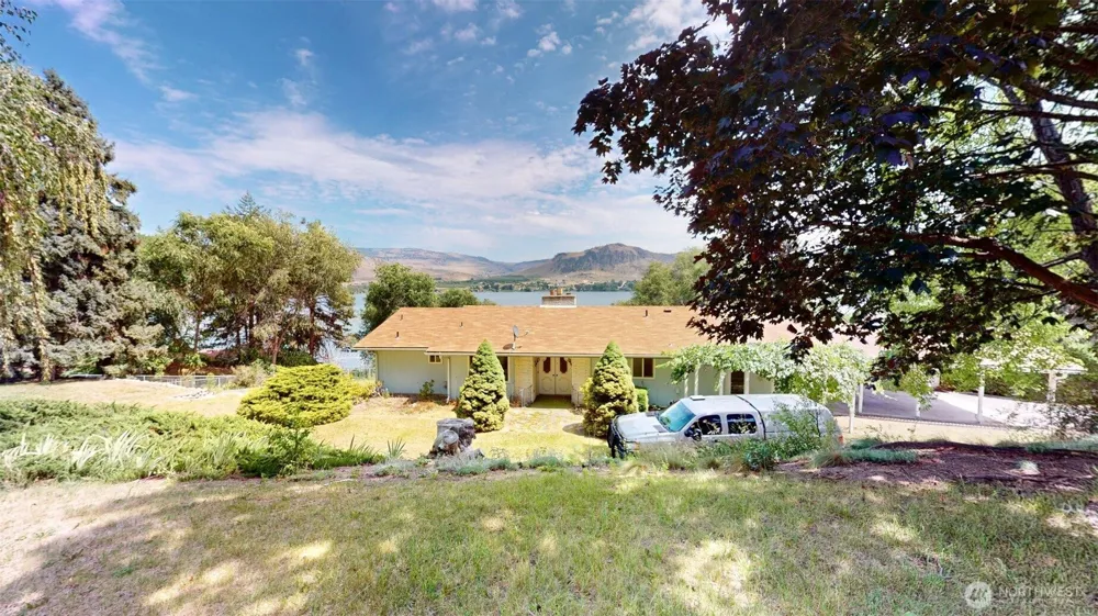 74 Westlake Oroville, WA 98844