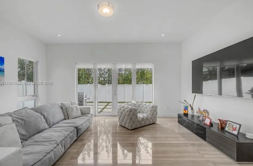 3341 NW 84th Ct Doral, FL 33122