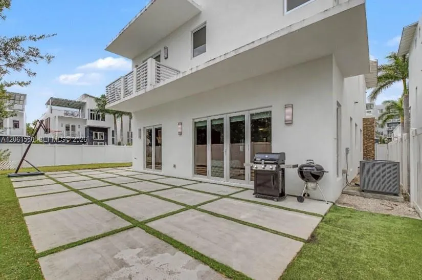 3341 NW 84th Ct Doral, FL 33122