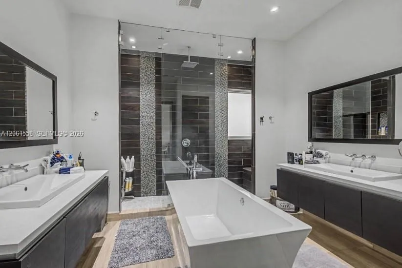 3341 NW 84th Ct Doral, FL 33122