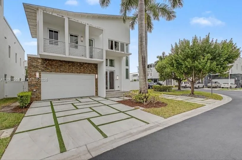3341 NW 84th Ct Doral, FL 33122