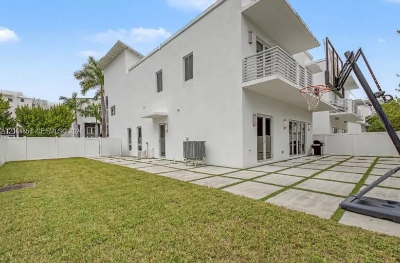 3341 NW 84th Ct Doral, FL 33122
