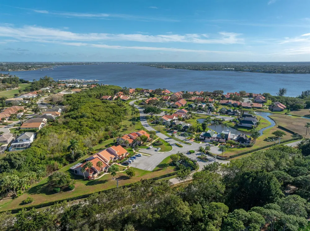3307 SE SANDPIPER CIRCLE Port St. Lucie, FL 34952
