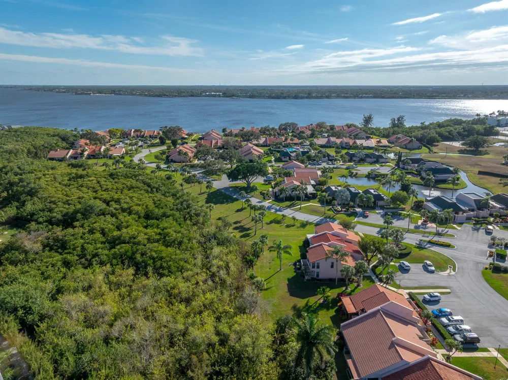 3307 SE SANDPIPER CIRCLE Port St. Lucie, FL 34952