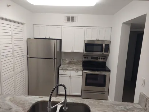 800 Scotia Dr #103