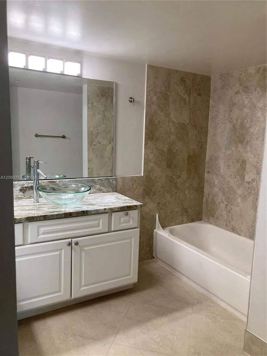 800 Scotia Dr #103 Hypoluxo, FL 33462