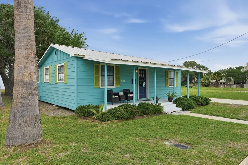 819 S Church Street Rockport, TX 78382