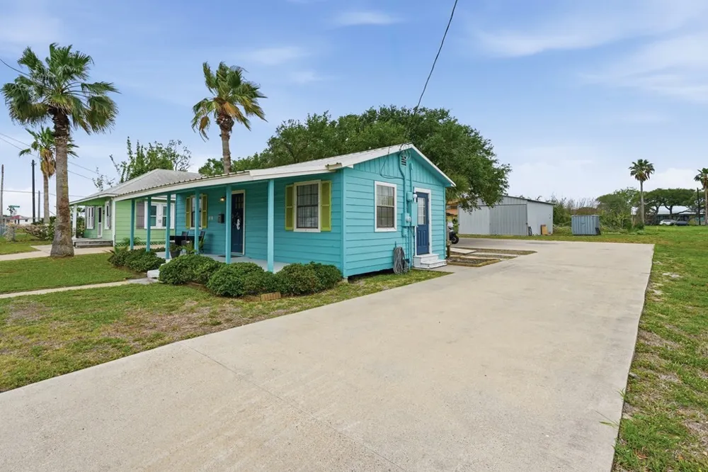 819 S Church Street Rockport, TX 78382
