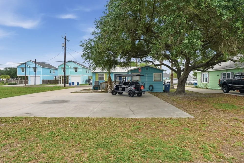 819 S Church Street Rockport, TX 78382
