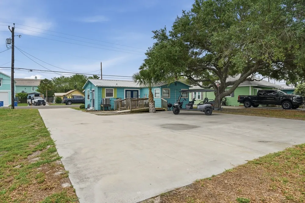 819 S Church Street Rockport, TX 78382